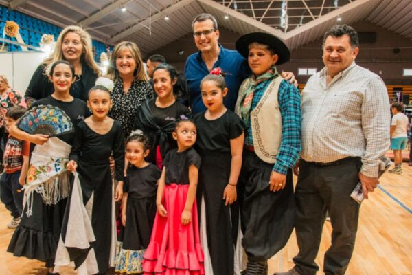 FERIA DE LA CULTURA POPULAR Y EL LIBRO “RENACIMIENTO” EN RAWSON: UNA JORNADA DE CELEBRACIÓN Y APRENDIZAJE