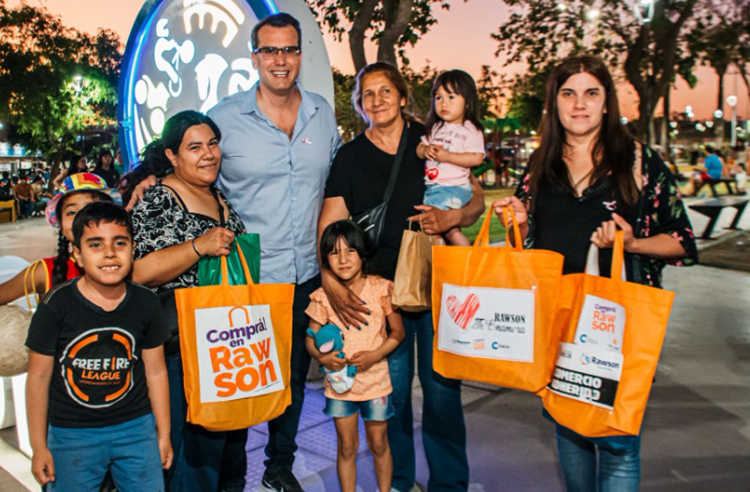 El intendente de Rawson, Carlos Munisaga, se sumó a las celebraciones del Día de la Madre en San Juan, dedicando un emotivo saludo a todas las madres rawsinas.