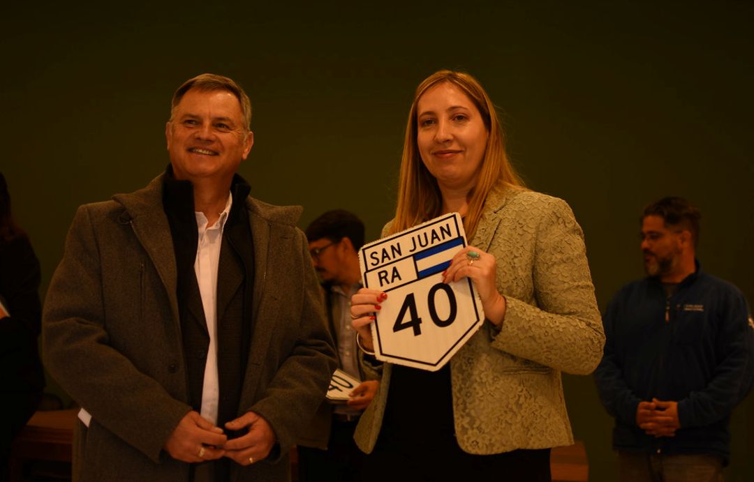 El Ministerio de Gobierno de San Juan, junto con Vialidad Nacional, inauguró la muestra "El Camino como nexo y sus huellas" en el Auditorio Eloy Camus del Centro Cívico.