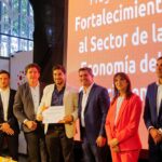 En un acto encabezado por el gobernador de San Juan, Marcelo Orrego, junto al ministro de Producción, Innovación y Trabajo, Gustavo Fernández, se anunció el lanzamiento del Programa de Fortalecimiento del Sector de la Economía del Conocimiento, con una inversión de $250 millones. El objetivo es posicionar a San Juan como un centro clave de innovación y desarrollo tecnológico.