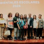 La Secretaría de Ambiente y Desarrollo Sustentable entregó certificados a estudiantes, docentes e instituciones educativas que participaron en la Jornada de Formación de Clubes Ambientales Escolares 2024. El evento, realizado en la Sala Emar Acosta, destacó el compromiso de las escuelas con el medio ambiente y la sostenibilidad.