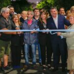 El gobernador de San Juan, Marcelo Orrego, y la intendenta Susana Laciar inauguraron este 11 de noviembre la repavimentación de la calle Sargento Cabral, una obra de 3,5 kilómetros en una arteria clave para la circulación. Esta iniciativa, parte del Programa Provincial de Pavimentos Urbanos, busca mejorar la infraestructura vial y aliviar el tránsito en áreas concurridas, beneficiando a miles de sanjuaninos.