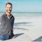 El reconocido conferencista motivacional Nick Vujicic se presentó en San Juan el pasado 19 de noviembre, ofreciendo un mensaje de esperanza y superación en el Estadio Aldo Cantoni. Conocido por su impactante historia de vida, Vujicic cautivó a la audiencia al compartir cómo ha superado obstáculos físicos y emocionales para inspirar a millones en todo el mundo.