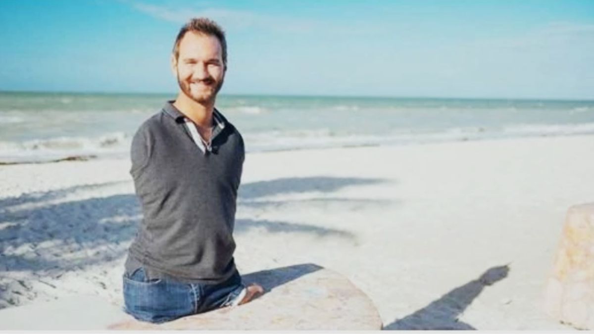 El reconocido conferencista motivacional Nick Vujicic se presentó en San Juan el pasado 19 de noviembre, ofreciendo un mensaje de esperanza y superación en el Estadio Aldo Cantoni. Conocido por su impactante historia de vida, Vujicic cautivó a la audiencia al compartir cómo ha superado obstáculos físicos y emocionales para inspirar a millones en todo el mundo.