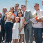 En un acto cargado de emoción, el intendente de Rawson, Carlos Munisaga, participó en la entrega de 135 viviendas en el barrio SUOES junto al gobernador Marcelo Orrego. Este proyecto representa un hito para las familias sanjuaninas, consolidando el compromiso del municipio con el bienestar y el progreso social.