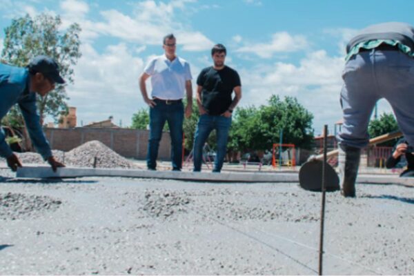 RAWSON AVANZA EN LA REMODELACIÓN DE LA PLAZA CERAMISTA PARA LAS FAMILIAS