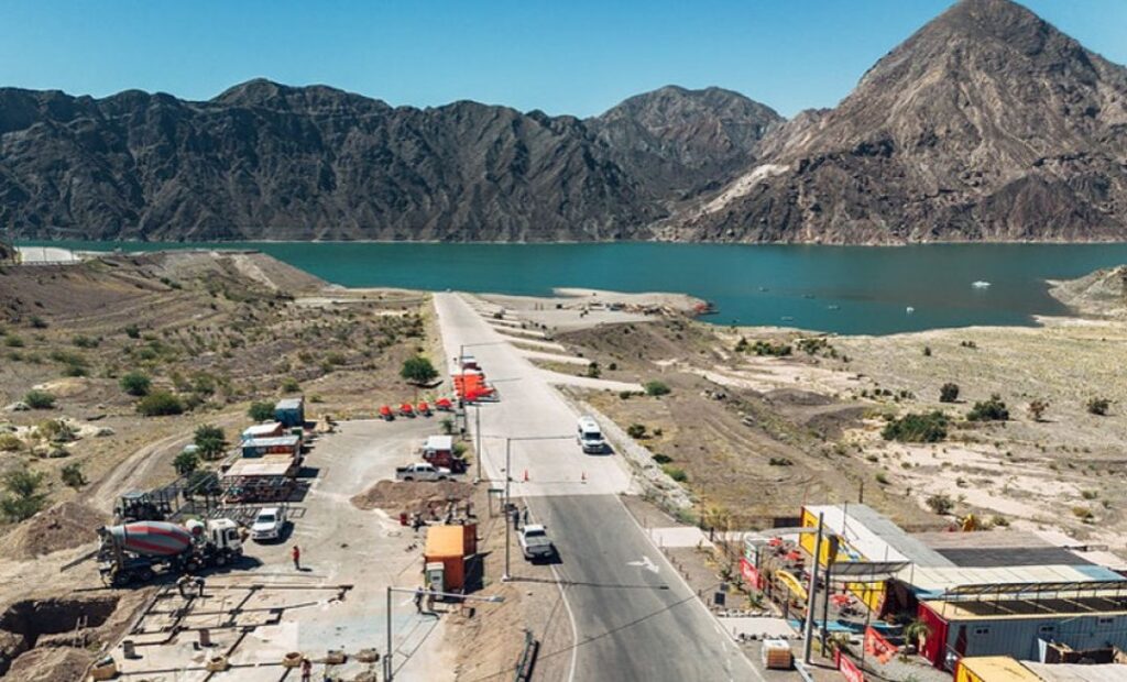 El Ministerio de Infraestructura de San Juan anunció el inicio de la licitación para construir un nuevo mirador en el Dique Punta Negra, una obra que promete transformar la experiencia de los visitantes. El espacio incluirá instalaciones sustentables y un diseño moderno pensado para el esparcimiento.