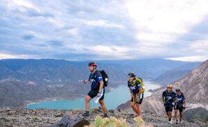 El Dique Punta Negra fue el escenario de la desafiante Expedición Huarpe, una competencia multidisciplinaria que reunió a los mejores equipos de aventura del país. Con pruebas de trekking, kayak, mountain bike y orientación, esta carrera exigió al máximo a los participantes, siendo completada solo por tres de los 22 equipos que iniciaron.