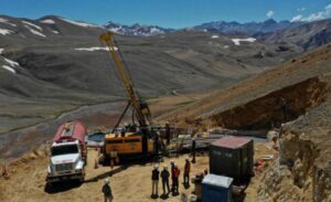 En la madrugada del martes 26 de noviembre, José Arnaldo Ríos, un operador minero de 59 años, fue encontrado sin vida en el campamento Los Amarillos, ubicado en el proyecto Veladero. Según las primeras informaciones, el trabajador habría fallecido por causas naturales.