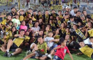 El fútbol sanjuanino vivió una jornada de emociones en el Estadio San Juan del Bicentenario, donde se disputaron las finales de la cuarta división y Primera "A". En cuarta división, San Martín se consagró campeón tras vencer a Juventud Zondina, destacando el trabajo en sus inferiores.