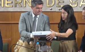 El gobernador de San Juan, Marcelo Orrego, encabezó la apertura de sobres de las licitaciones para la ampliación de las Estaciones Transformadoras Solar Ullum y Albardón/Chimbas. Estas obras permitirán fortalecer la red eléctrica provincial y ampliar la capacidad de transporte de energía.