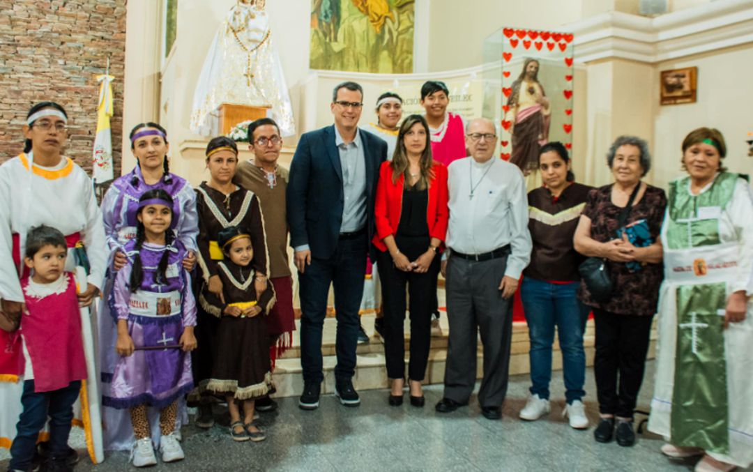 El intendente de Rawson, Carlos Munisaga, acompañó a los niños y jóvenes de la Escuela Municipal de Karate en su muestra de fin de año. Este evento destacó los valores fundamentales que esta disciplina promueve, como el respeto, la integración social y el compromiso con el deporte.