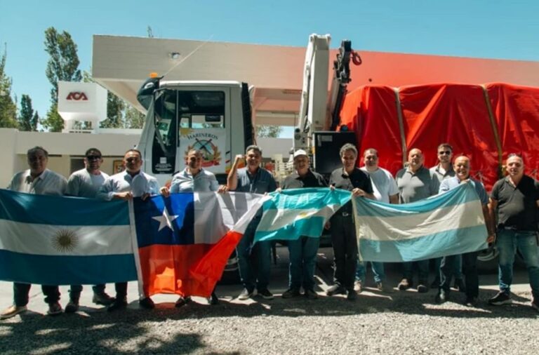 En un hecho histórico, un camión cargado con harina cruzó hacia Chile por el Paso de Agua Negra, marcando la primera operación comercial por esta vía en más de 50 años. Este logro es parte de una estrategia del gobierno de San Juan, encabezado por Marcelo Orrego, para potenciar las exportaciones y abrir nuevos caminos hacia el Pacífico.