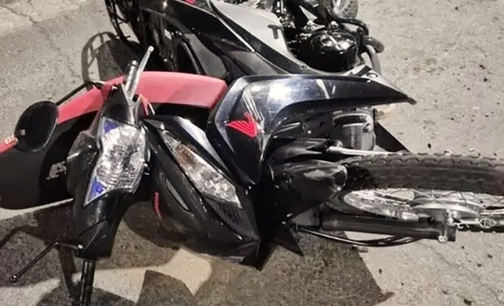 Un trágico accidente ocurrido en Caucete, San Juan, dejó como saldo la muerte de Domingo Martín Sisterna, de 29 años, quien circulaba en una motocicleta Yamaha FZ 180cc y atropelló a un peatón. El incidente tuvo lugar en la intersección de Paula Albarracín de Sarmiento y San Lorenzo.