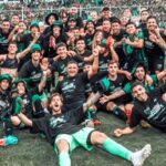 Finalmente, San Martín de San Juan a la Primera División del fútbol argentino, un sueño cumplido gracias a los cabezazos de Federico González y el ingresado Nazareno Fúnez. Con estos goles, el Verdinegro tocó el cielo y celebró el regreso a lo más alto del fútbol nacional.