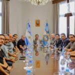 El gobernador de San Juan, Marcelo Orrego, recibió a jugadores, cuerpo técnico y dirigentes del Club Atlético San Martín tras el ascenso a la Liga Profesional de Fútbol. En el encuentro, se reafirmó el apoyo del Gobierno para que el club compita al más alto nivel en la temporada 2025.