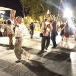 En Rawson, San Juan, la Plaza Centenario se ha convertido en un espacio lleno de vida gracias a las clases gratuitas de tango y folklore organizadas por el municipio. Estos talleres, abiertos a toda la comunidad, buscan promover la cultura y ofrecer un punto de encuentro para disfrutar y aprender.