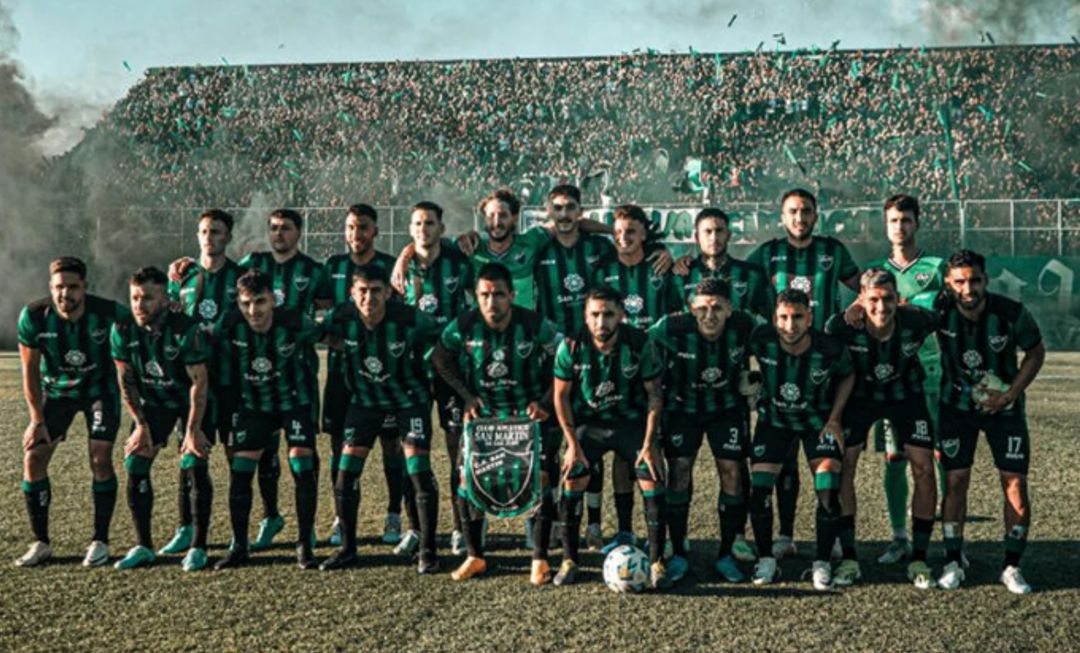 El Club San Martín de San Juan inició su pretemporada en el estadio Hilario Sánchez con el objetivo de prepararse para la vuelta a la Primera División. El equipo Verdinegro sumó importantes refuerzos y renovó con jugadores clave que lograron el ascenso.