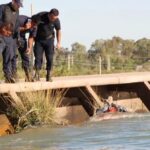 En el día de ayer, 1 de enero, comenzó la búsqueda desesperada de un niño de 7 años que cayó al Canal Céspedes, en la zona de El Abanico, en la provincia de San Juan. Las autoridades desplegaron un operativo de rastrillaje en la zona con el objetivo de dar con su paradero.