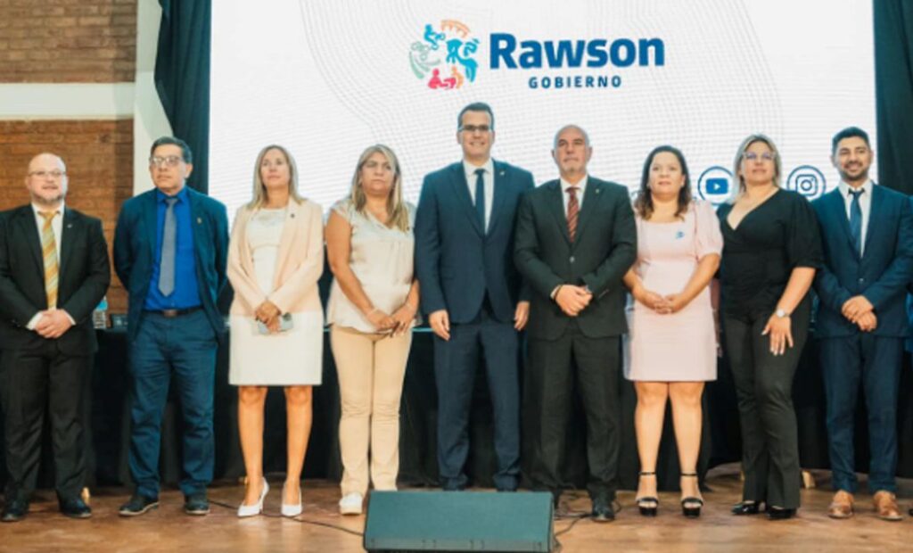 El intendente de Rawson, Carlos Munisaga, reafirmó su compromiso con el desarrollo del departamento en la apertura de sesiones ordinarias del Concejo Deliberante, destacando que el crecimiento de la localidad será una prioridad en su agenda de gestión.