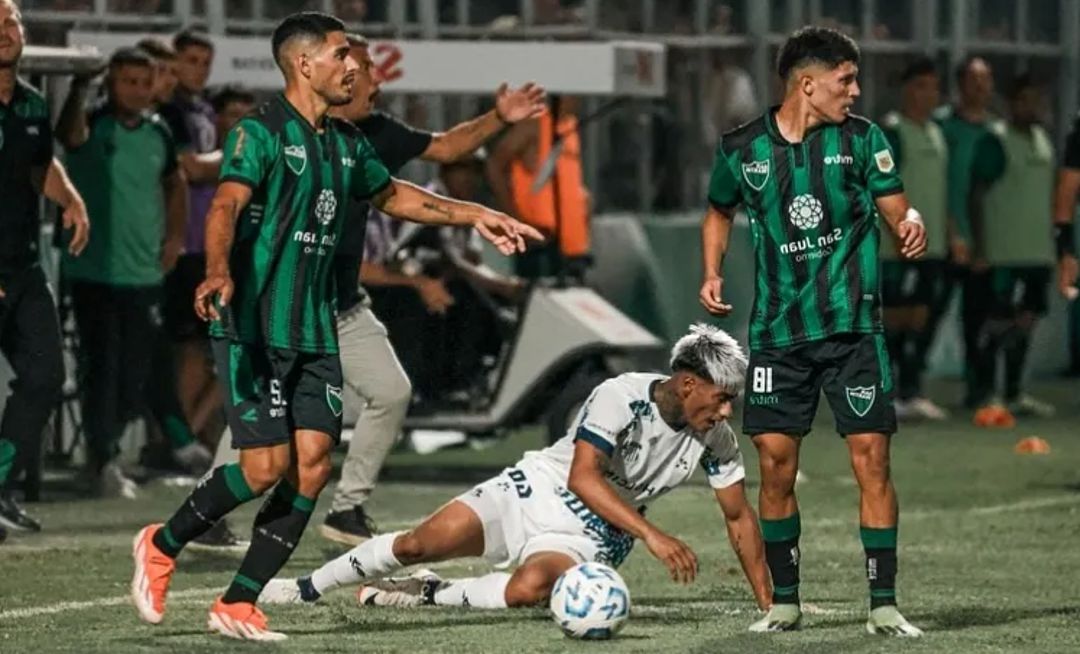 El regreso de San Martín de San Juan a la Primera División del fútbol argentino no está cumpliendo con las expectativas de los hinchas, quienes comienzan a mostrar su descontento en la tribuna ante la falta de resultados.