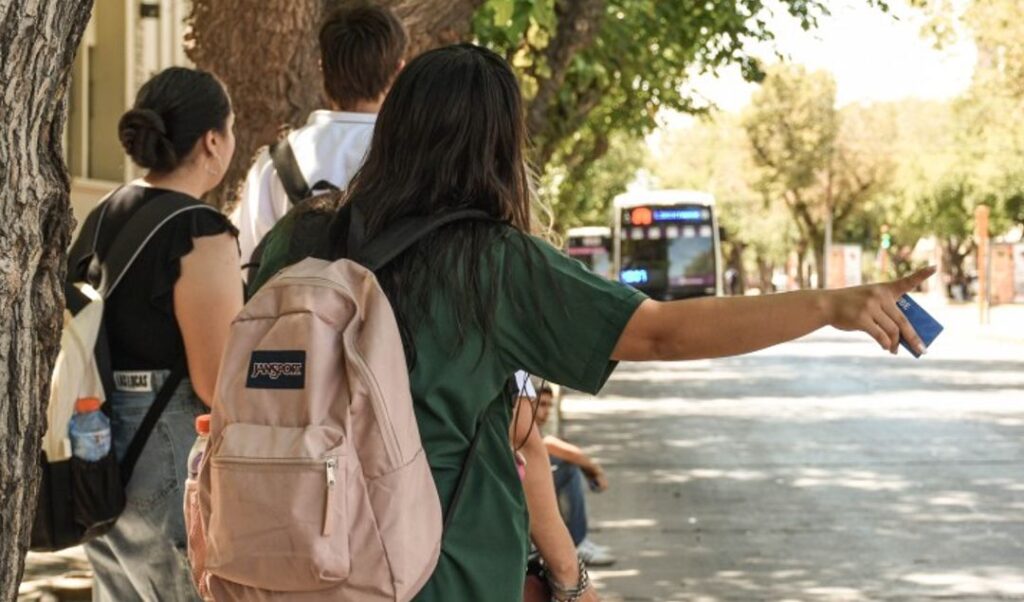 El Ministerio de Gobierno de San Juan anunció que los estudiantes y docentes tienen plazo hasta el 31 de marzo para tramitar la nueva credencial única, necesaria para acceder al beneficio del Boleto Escolar y Docente en toda la RedTulum.