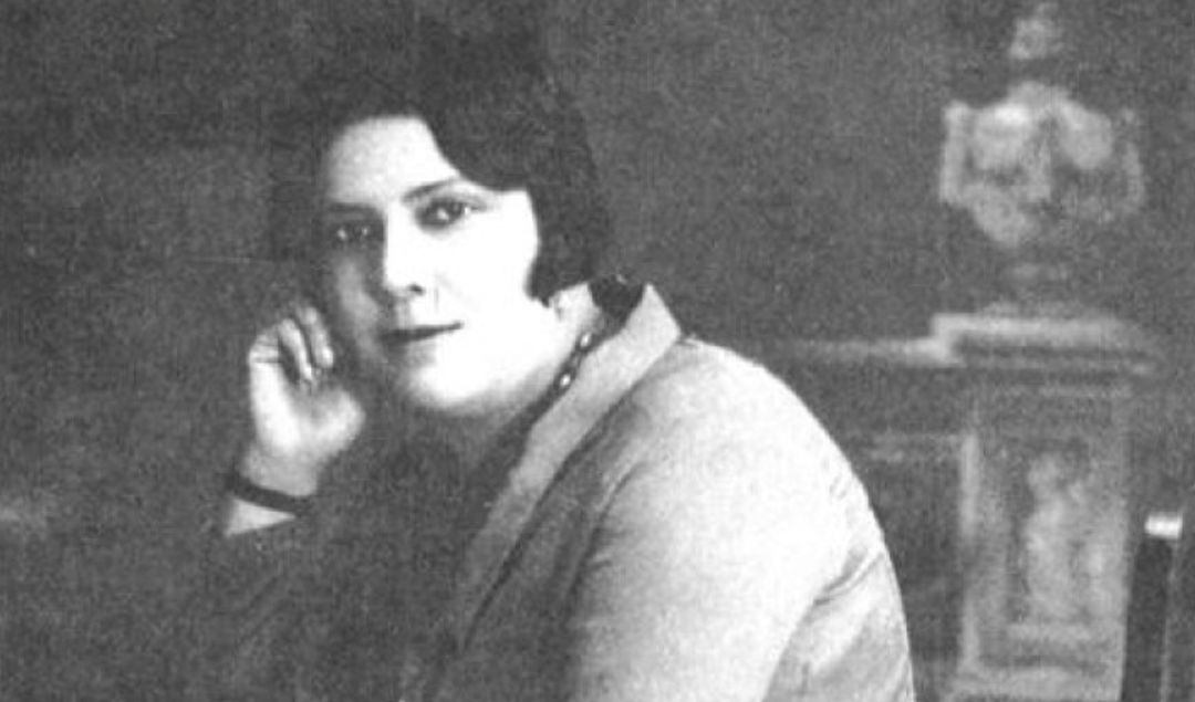 San Juan fue cuna de un hito en la historia política de Latinoamérica: la primera mujer en ocupar el cargo de intendenta en la región fue Eva Araya de Collado, designada en 1927 para liderar el distrito de Calingasta.