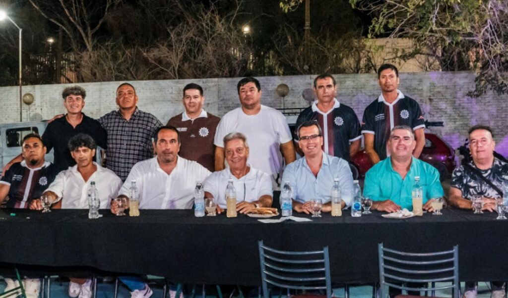 El intendente de Rawson, Carlos Munisaga, disfrutó del Carnaval en el camping de la UOM en San Juan, donde cientos de familias celebraron una jornada llena de música y entretenimiento.