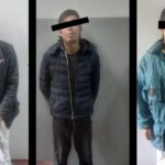 En un operativo realizado en las primeras horas del día, personal de la Comisaría 25° de San Juan logró la aprehensión de tres sujetos en situación de flagrancia. El hecho ocurrió en el Barrio Güemes, en el departamento de Rawson, cuando los individuos fueron sorprendidos en pleno ilícito.