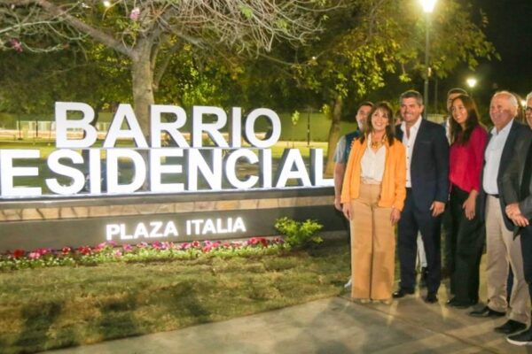 EL GOBERNADOR ORREGO INAUGURÓ LAS OBRAS DE REMODELACIÓN DE LA PLAZA ITALIA