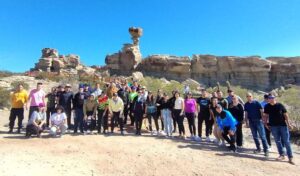 Cuarenta efectivos policiales de San Juan participaron de una jornada de capacitación turística en el Parque Provincial Ischigualasto. Esta formación se enmarca en el programa “San Juan Capacita en Turismo” y tiene como objetivo preparar al personal policial para orientar a visitantes y residentes.