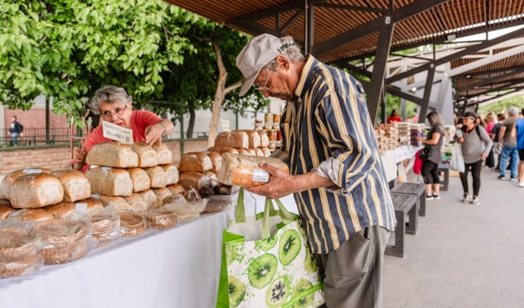 El Ministerio de Gobierno de San Juan, a través de la Secretaría de Relaciones Institucionales y la Dirección de Cultos y ONG, convoca a todas las organizaciones sociales inscriptas en el Registro Único de Cultos y ONG (RUCO) a participar de la Feria Agroproductiva 2025. El evento se realizará en el Paseo de las Palmeras del Parque de Mayo, el primer y tercer sábado de cada mes.