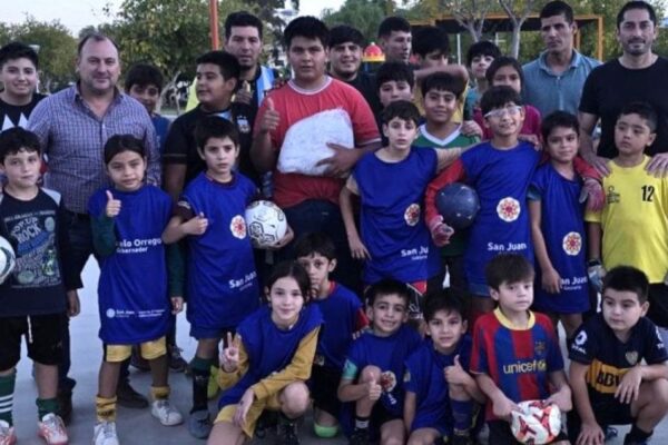 SAN JUAN IMPULSA EL DEPORTE SOCIAL EN LOS BARRIOS CON ENTREGA DE ELEMENTOS A CLUBES