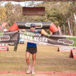 La decimotercera edición del Desafío Punta Negra en San Juan reunió a 2.500 atletas de diversas partes del mundo, consolidándose como una de las competencias de trail running más importantes de Sudamérica. El evento ofreció distancias desde 5 hasta 100 kilómetros, desafiando a los corredores en la imponente geografía sanjuanina.