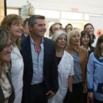 Con una gran participación de vecinos, el Gobierno de San Juan llevó adelante un nuevo operativo San Juan Cerca en el departamento Rawson, específicamente en la escuela Saturnino Sarassa. Este evento contó con la presencia del gobernador Marcelo Orrego y el intendente Carlos Munisaga, quienes destacaron la importancia de acercar los servicios del Estado a cada rincón de la provincia.