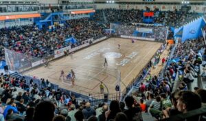 Durante varios días, la provincia de San Juan fue el epicentro internacional del hockey sobre patines femenino al albergar el Mundial de Clubes “Copa Banco San Juan”. El Estadio Aldo Cantoni se vistió de gala para recibir a los mejores equipos del mundo, en un evento que destacó el gran presente del deporte sanjuanino.