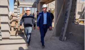 El gobernador Marcelo Orrego supervisó los avances de la construcción del nuevo edificio de la EPET 4 en Capital. La obra, con un 40 % de avance, está financiada íntegramente con fondos provinciales y representa una inversión de más de $460 millones.