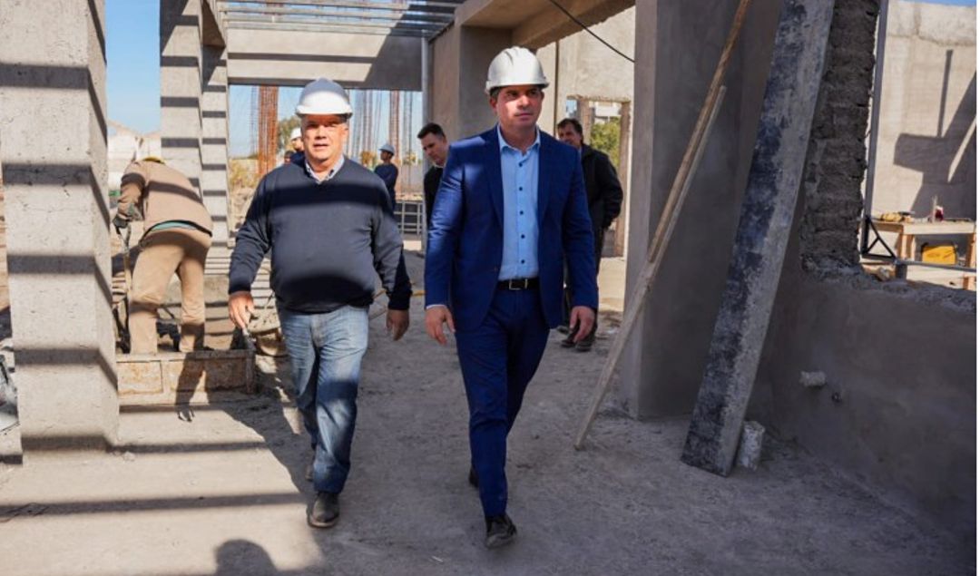 El gobernador Marcelo Orrego supervisó los avances de la construcción del nuevo edificio de la EPET 4 en Capital. La obra, con un 40 % de avance, está financiada íntegramente con fondos provinciales y representa una inversión de más de $460 millones.