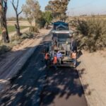 El Gobierno de San Juan inició las obras de recuperación en la calle Mendoza entre las calles 14 y 17, en el departamento Pocito. La intervención responde a un pedido de vecinos que sufrían las consecuencias del deterioro del pavimento y la interrupción del servicio de RedTulum.