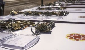 En una medida largamente esperada por miles de familias sanjuaninas, el Instituto Provincial de la Vivienda (IPV) anunció el primer Sorteo Público de Viviendas de la gestión actual, bajo el programa "Sorteo Provincial de Vivienda – San Juan 2025". Este sorteo contempla la adjudicación de 219 unidades habitacionales.