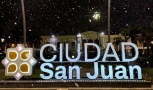 Este domingo, San Juan se tiñó de blanco con la primera nevada del año, sorprendiendo a residentes y turistas. Las bajas temperaturas alcanzaron los -4 grados, generando postales invernales en distintos puntos de la provincia. Usuarios comenzaron a compartir en redes sociales los paisajes cubiertos de nieve.