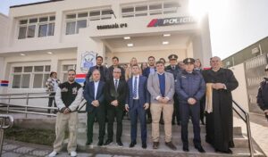 El Gobierno de San Juan dejó inaugurado un nuevo edificio para la Comisaría 8° en Villa Media Agua, departamento Sarmiento, con el objetivo de fortalecer la seguridad ciudadana y ofrecer condiciones óptimas para el desempeño del personal policial. Esta obra fue encabezada por el gobernador Marcelo Orrego, acompañado de autoridades provinciales y municipales.