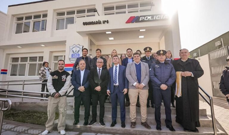 El Gobierno de San Juan dejó inaugurado un nuevo edificio para la Comisaría 8° en Villa Media Agua, departamento Sarmiento, con el objetivo de fortalecer la seguridad ciudadana y ofrecer condiciones óptimas para el desempeño del personal policial. Esta obra fue encabezada por el gobernador Marcelo Orrego, acompañado de autoridades provinciales y municipales.