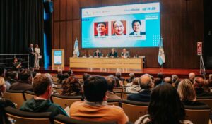 El Ministerio de Economía, junto al de Producción y la Agencia de Inversiones de San Juan, presentaron la edición 2025 del Premio Provincial a la Calidad. El acto tuvo lugar en la Legislatura y convocó a autoridades, empresarios y referentes del ámbito público y privado.
