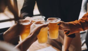 Este sábado 12 de julio, desde las 17 hasta la medianoche, se realizará en el Chalet Cantoni la segunda edición de “La Noche de las Fábricas”. El evento fusionará música en vivo, gastronomía regional y cerveza artesanal en una experiencia multisensorial.