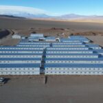 La empresa minera Vicuña presentó ante las autoridades de San Juan la segunda actualización del Informe de Impacto Ambiental del proyecto Josemaría. Entre las novedades se destaca la extensión de la vida útil del yacimiento de 19 a 25 años, gracias a un rediseño técnico que aumentó los recursos disponibles.