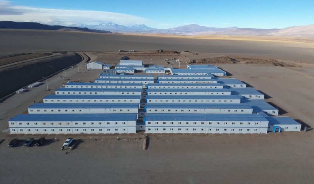 La empresa minera Vicuña presentó ante las autoridades de San Juan la segunda actualización del Informe de Impacto Ambiental del proyecto Josemaría. Entre las novedades se destaca la extensión de la vida útil del yacimiento de 19 a 25 años, gracias a un rediseño técnico que aumentó los recursos disponibles.