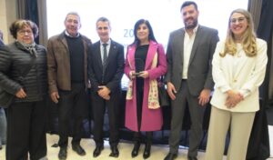 En el marco del Año Internacional de las Cooperativas, el Gobierno de San Juan distinguió a diez cooperativas por su destacada gestión y compromiso con los valores del asociativismo. La entrega fue realizada por la Dirección de Asociativismo del Ministerio de Familia y Desarrollo Humano. Las entidades reconocidas abarcan diversos rubros: educación, edificación, producción agrícola y hasta música.