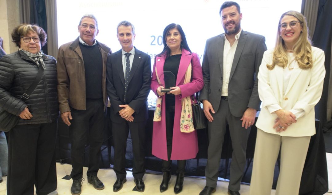 En el marco del Año Internacional de las Cooperativas, el Gobierno de San Juan distinguió a diez cooperativas por su destacada gestión y compromiso con los valores del asociativismo. La entrega fue realizada por la Dirección de Asociativismo del Ministerio de Familia y Desarrollo Humano. Las entidades reconocidas abarcan diversos rubros: educación, edificación, producción agrícola y hasta música.