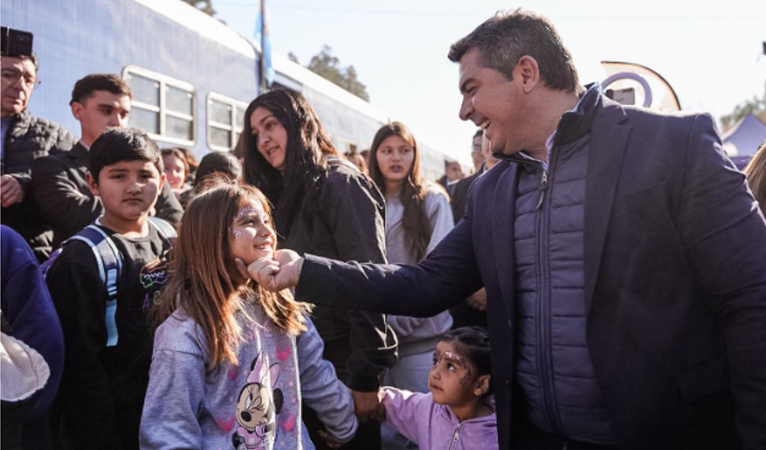 La histórica estación de trenes de Cañada Honda, ubicada en el departamento Sarmiento, fue escenario de una nueva jornada del programa San Juan Cerca, en articulación con el Tren del Ministerio de Capital Humano de la Nación. El evento contó con la presencia del gobernador Marcelo Orrego y diversas autoridades provinciales y municipales.